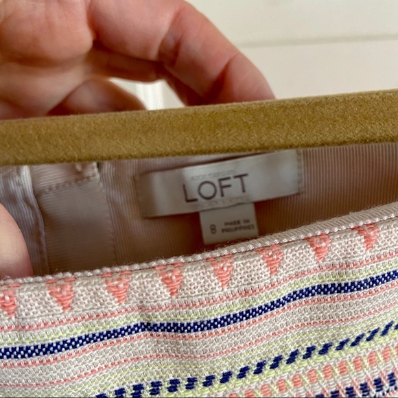 LOFT Textured Skirt Pink Tribal Pattern, Sz 8 - Picture 3 of 6